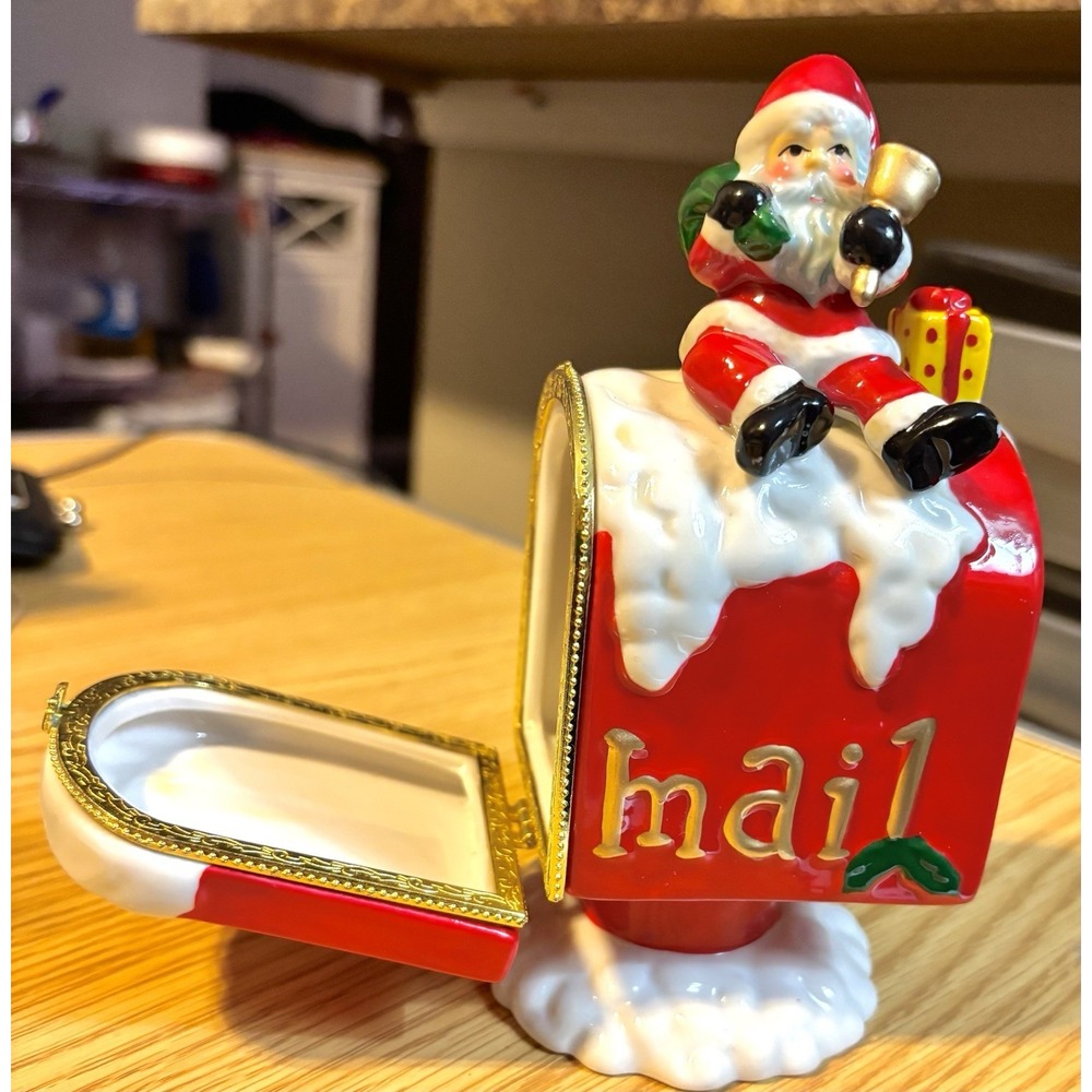 Vintage Santa Sitting on the Mailbox Trinket Box